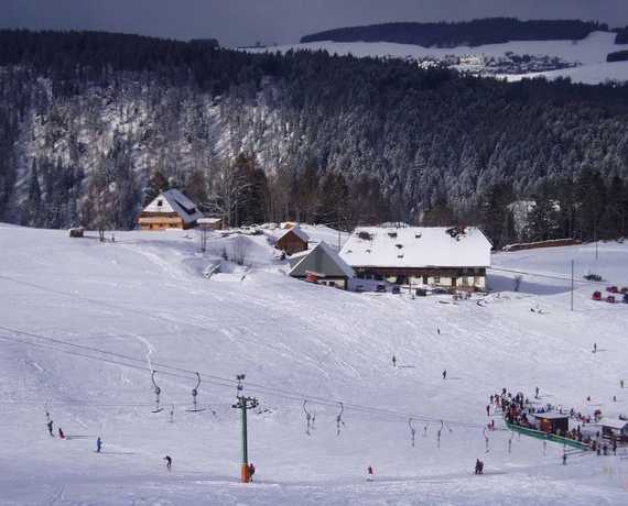 Skilift mit Blick nach Breitnau Hinterzarten - Windeck