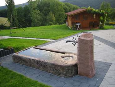 unser Brunnen , Grillplatz und Blockhäusle Ferienhof Erdrich Gengenbach