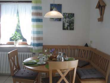 Leckeres Frühstück in der Küche der Wohnung Gartenblick Schingerhof - Familie Hug Simonswald