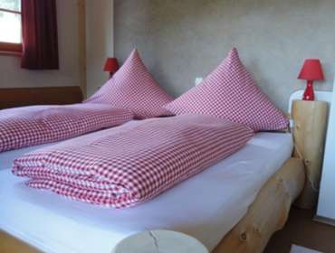 Schlafzimmer in der Ferienwohnung Kornspeicher Urlaub im Herrenholz - Familie Schwarz Zell am Harmersbach - Unterharmersbach