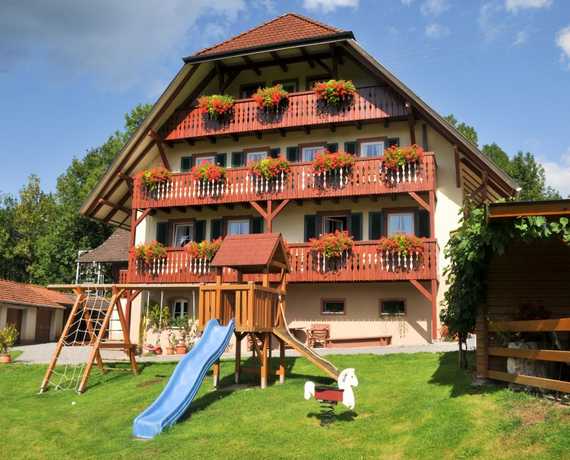 Bauernhaus mit Balkon,Spielplatz, Gartenlaube Gengenbach