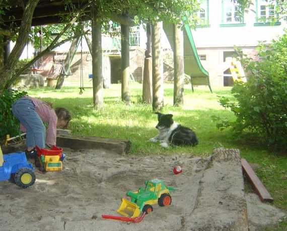 Spielplatz mit großem Sandkasten, Schaukel und Klettergerüst Waldbrunn - Strümpfelbrunn