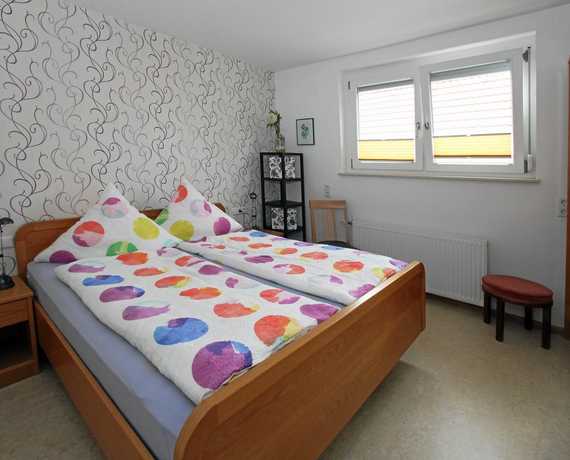 kleines Schlafzimmer in der großen Ferienwohnung Sasbach - Jechtingen