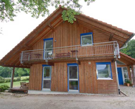 Unser Holzhaus mit der Ferienwohnung Maulbronn - Zaisersweiher